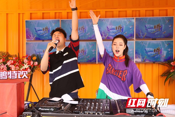 轻松解压摇啊笑啊桥成今夏最火爆合家欢节目