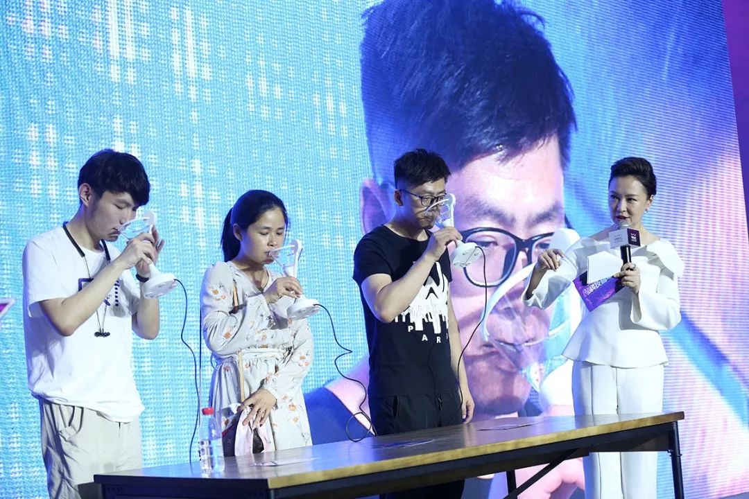 AI科技嘉年华登陆2019世界人工智能大会,这些表演让观众来不及鼓掌__凤凰网