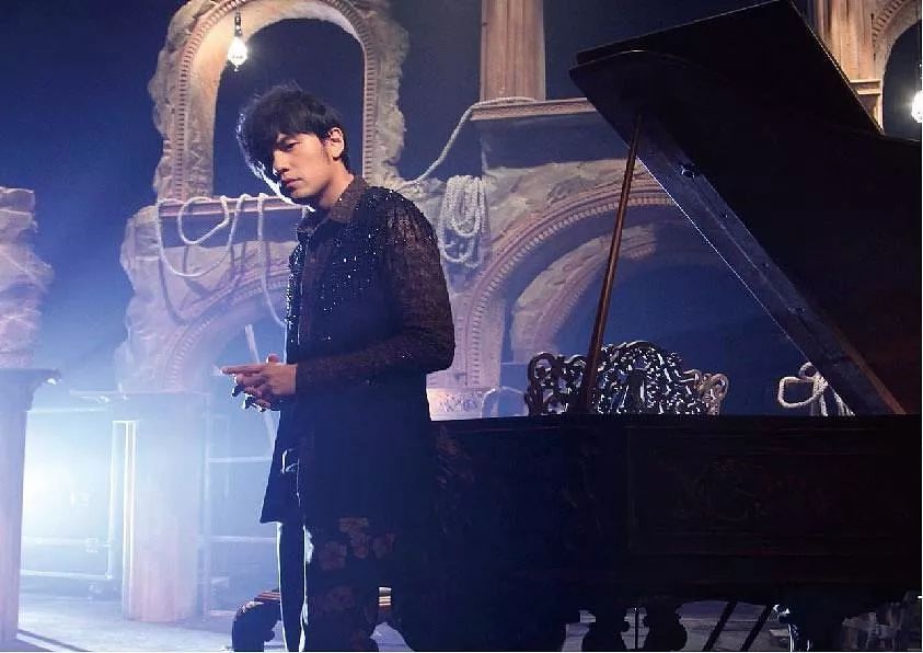 热点他骚操作怎么那么多在线看黄教主绝美歌声