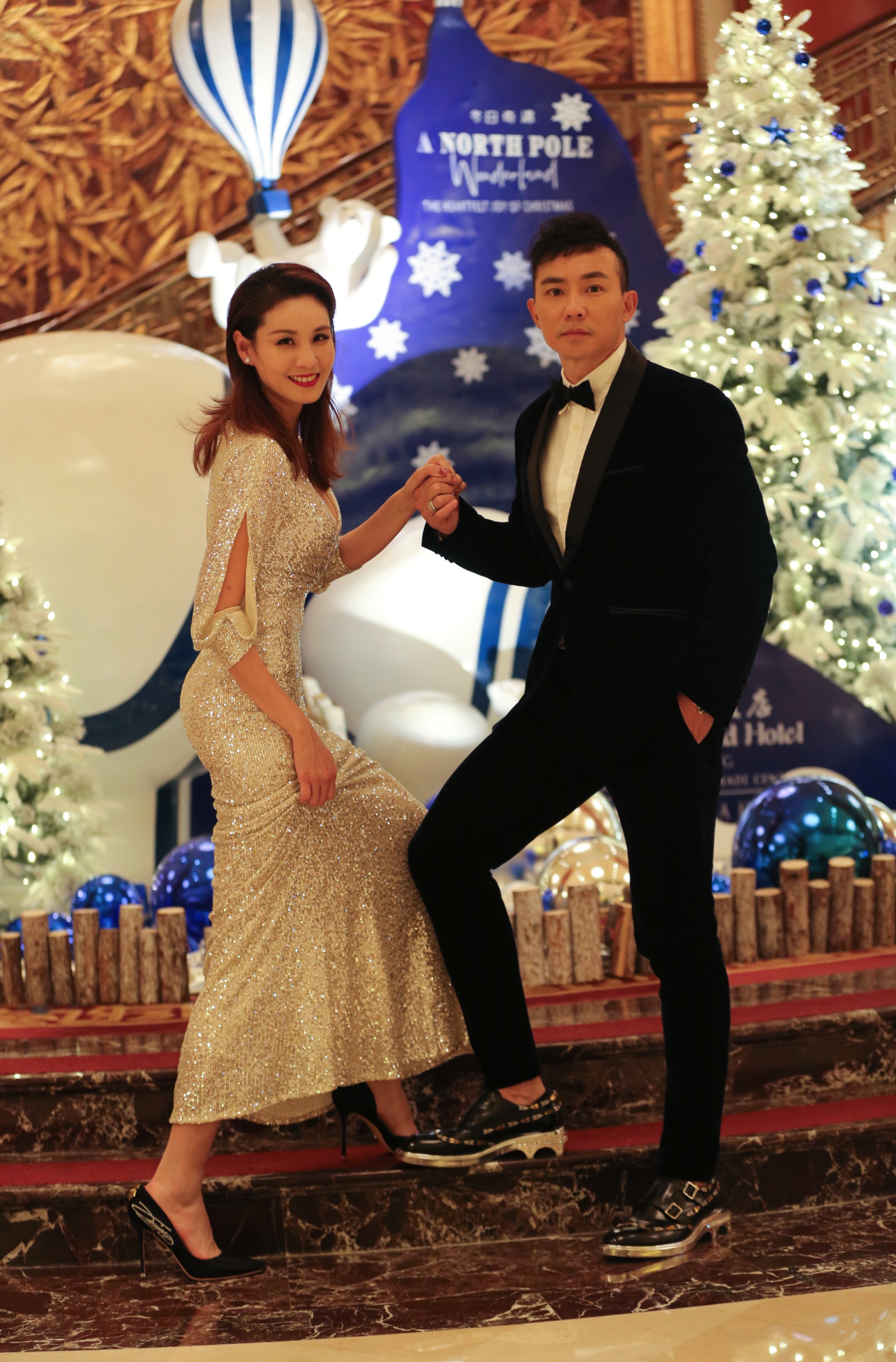 刘畊宏与太太王婉霏参与活动帅气十足