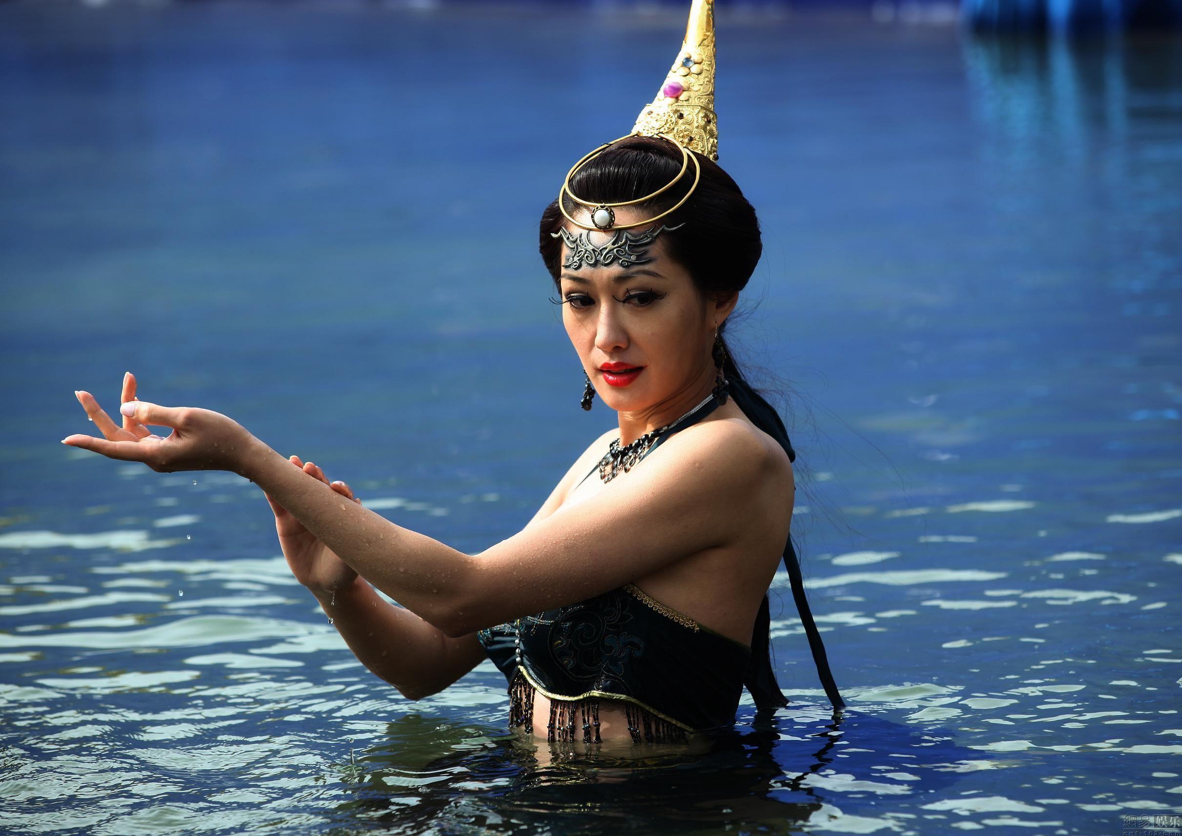 最性感版李莫愁,被评20个国际模特之一,遭前男友骗财骗色获幸福