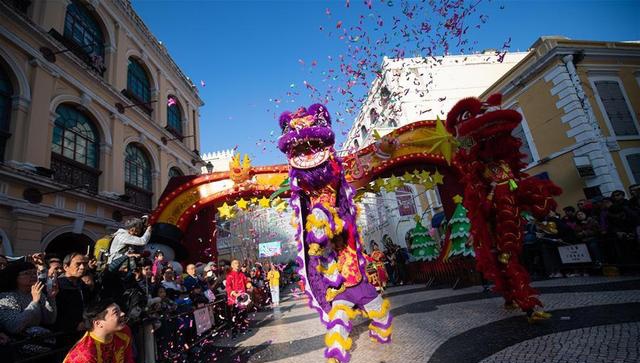 12月8日,庆祝澳门回归祖国二十周年2019澳门国际幻彩大巡游举行