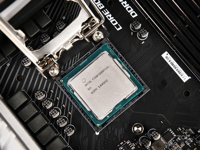 英特尔酷睿i79700k玩游戏就是这么给力睿频高达49ghz