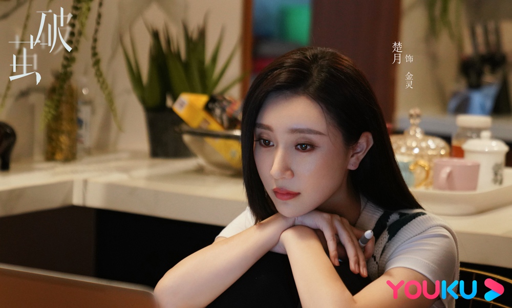 楚月新戏《破茧》杀青 首次出演可飒可甜女法医