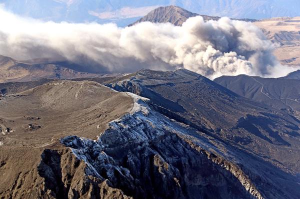 熊本阿苏山初冠雪比去年早了18天