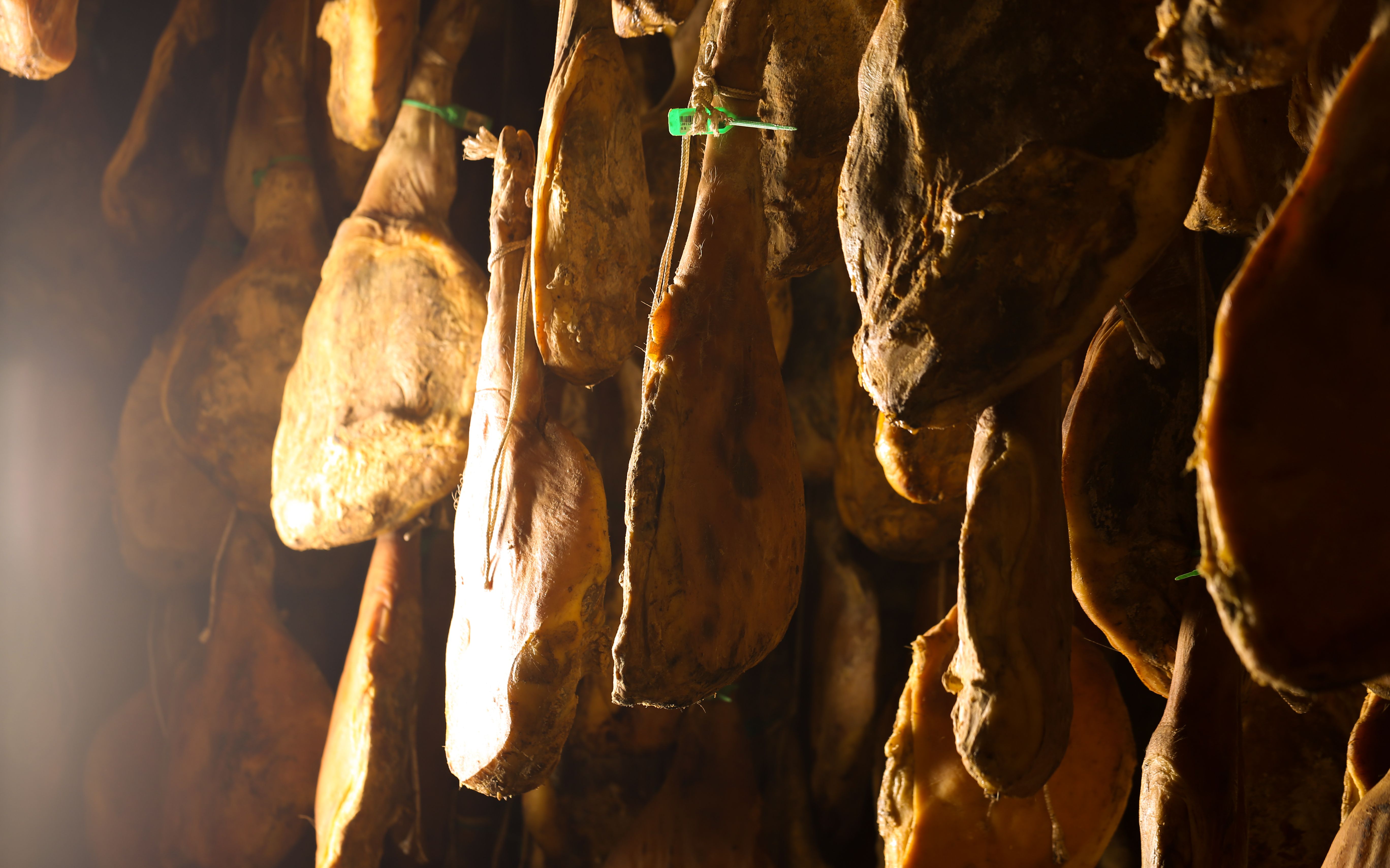 云腿月饼中的云腿迎来制作黄金时间