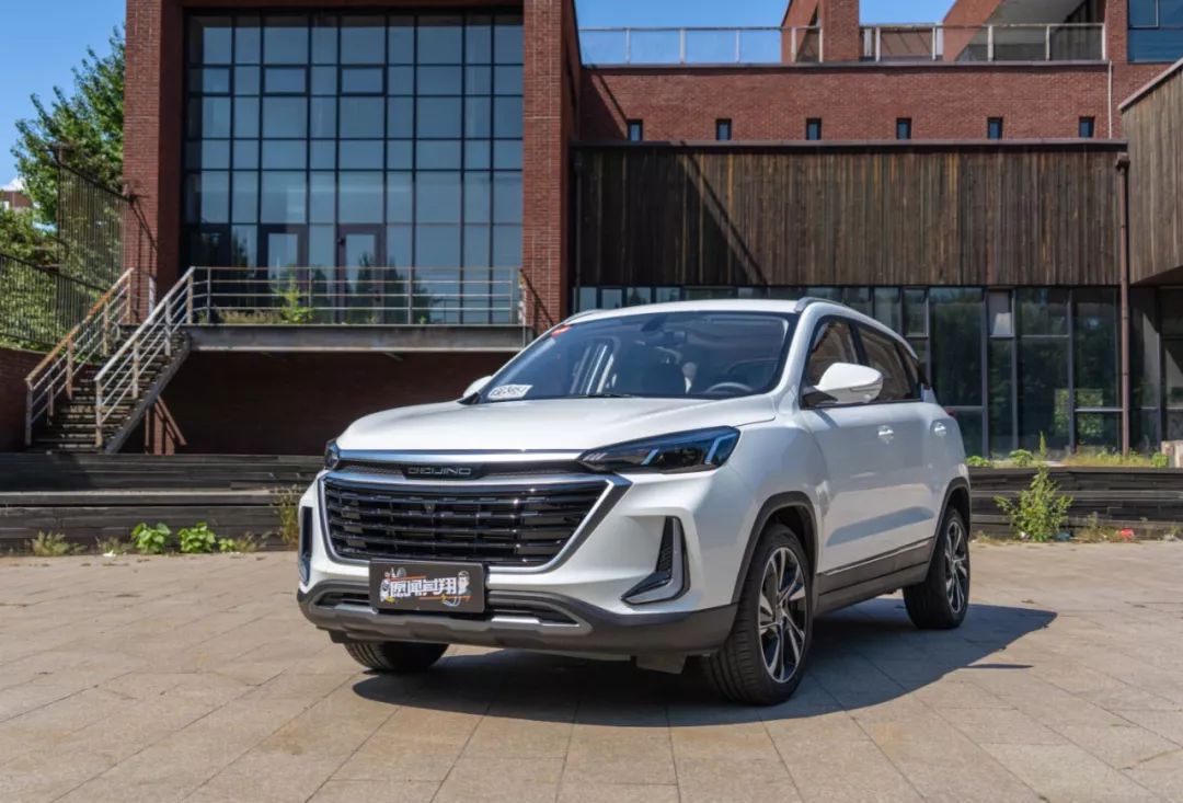 这台智达x3除了车身侧面跟长安cs35 plus有些傻傻分不清外,整体的