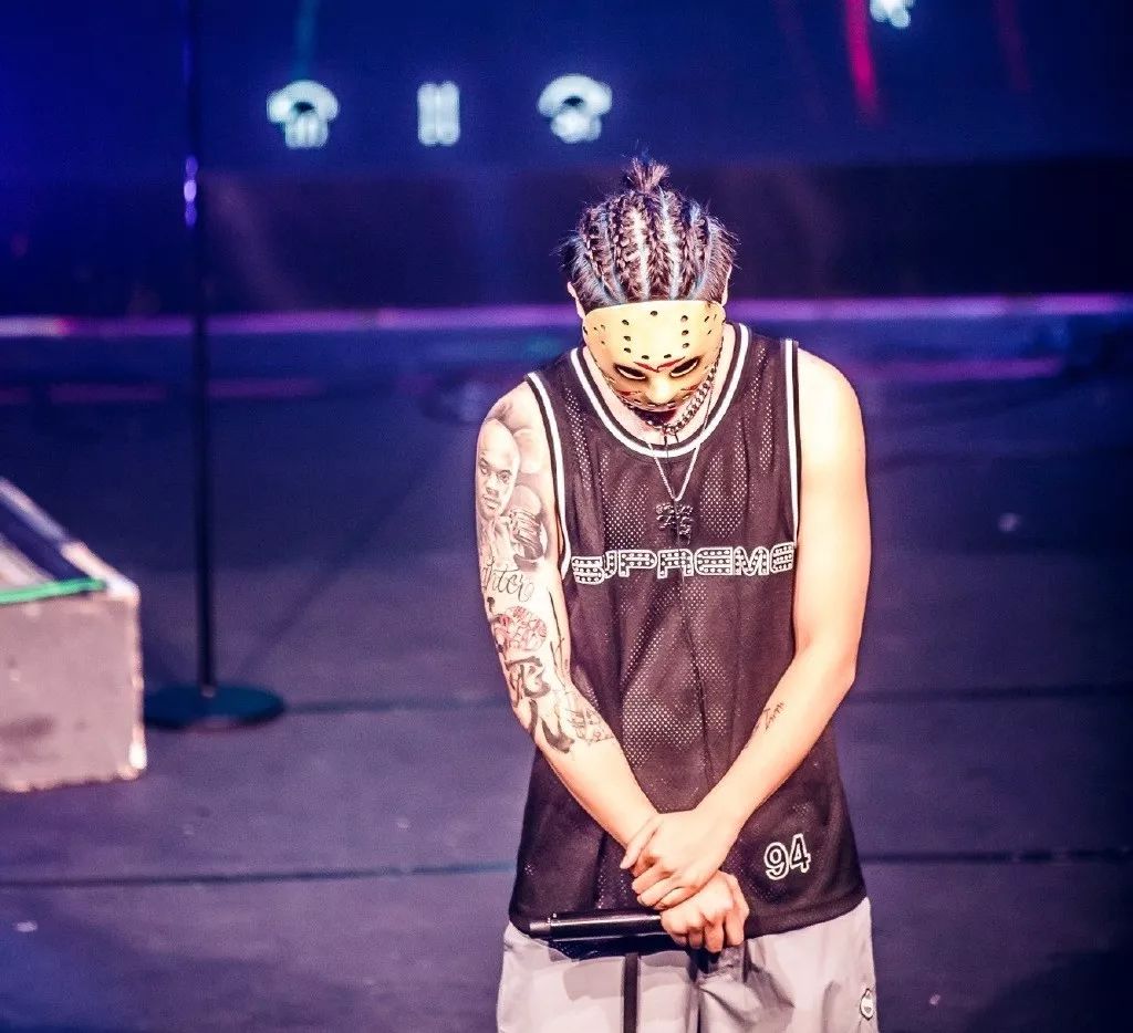 法老一通乱砍把对方送进了棺材,jd又出来给棺盖钉上了棺材钉2019