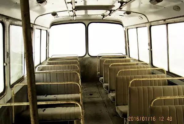 公交车~ 车头有两个挡风玻璃的它, 被可爱地称为 "大眼仔" , 90年代