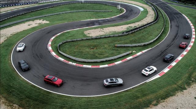 弹射起步7.3s破百,黑科技多到让职业车手叫绝!