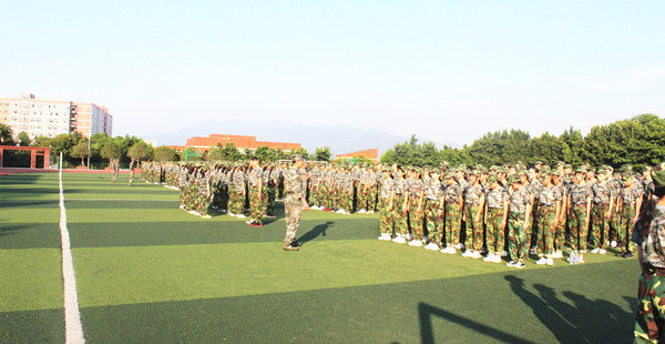 重慶萬州新田中學召開高2019級新生軍訓動員大會