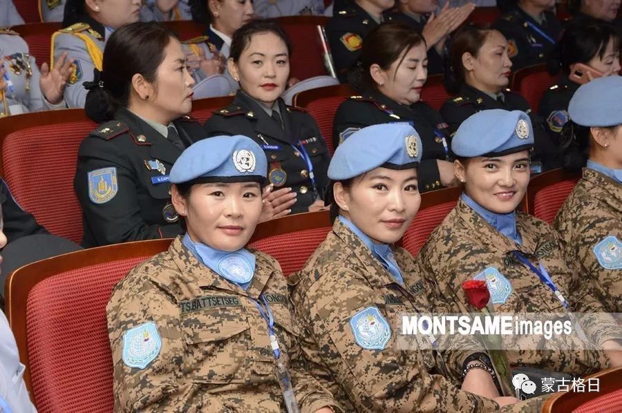 蒙古国举办首届女军人及女执法人员大会