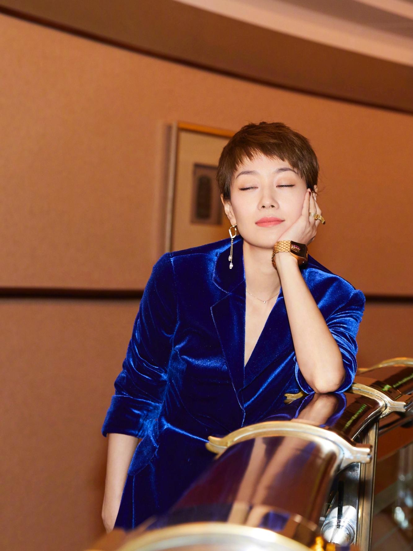 离婚后的马伊琍将职业装化腐朽为神奇简直是时尚力plus