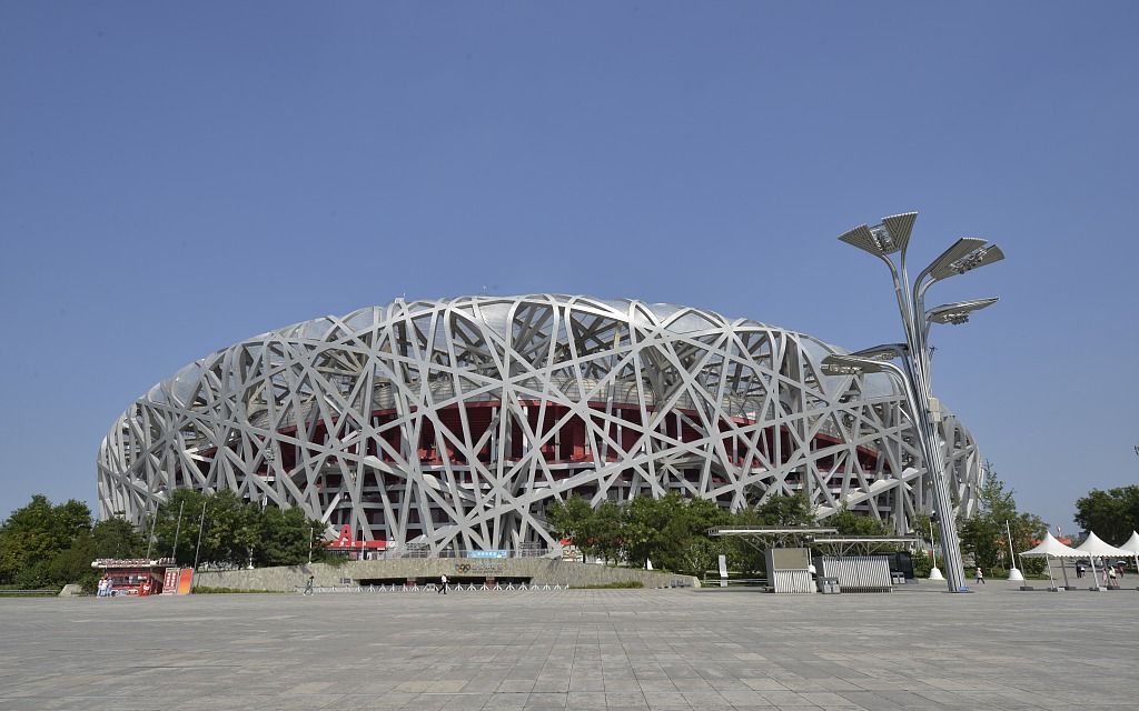 杨德禄有些念旧,他拿着拆迁补偿款到"鸟巢"正北30公里外的白浪河边盖