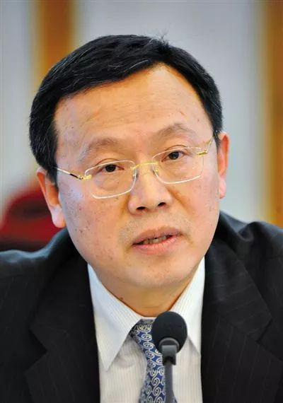 2002年,孙文杰调任母公司中建集团,中海地产迎来了孔庆平时代,此时