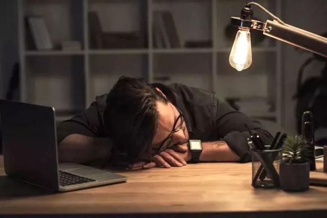 熬夜真的会变傻!睡眠不足会影响大脑“自我清洗排毒”__凤凰网