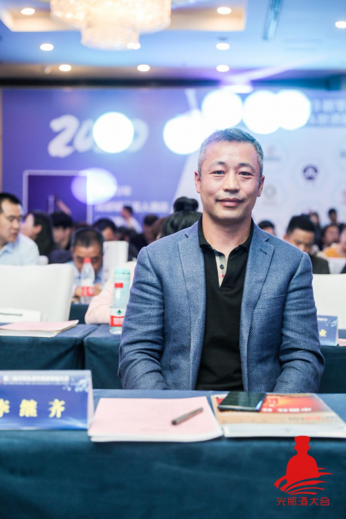 携两大新品亮相第三届光瓶酒大会,"芦台春之夜"高扬秋糖东道主旗帜