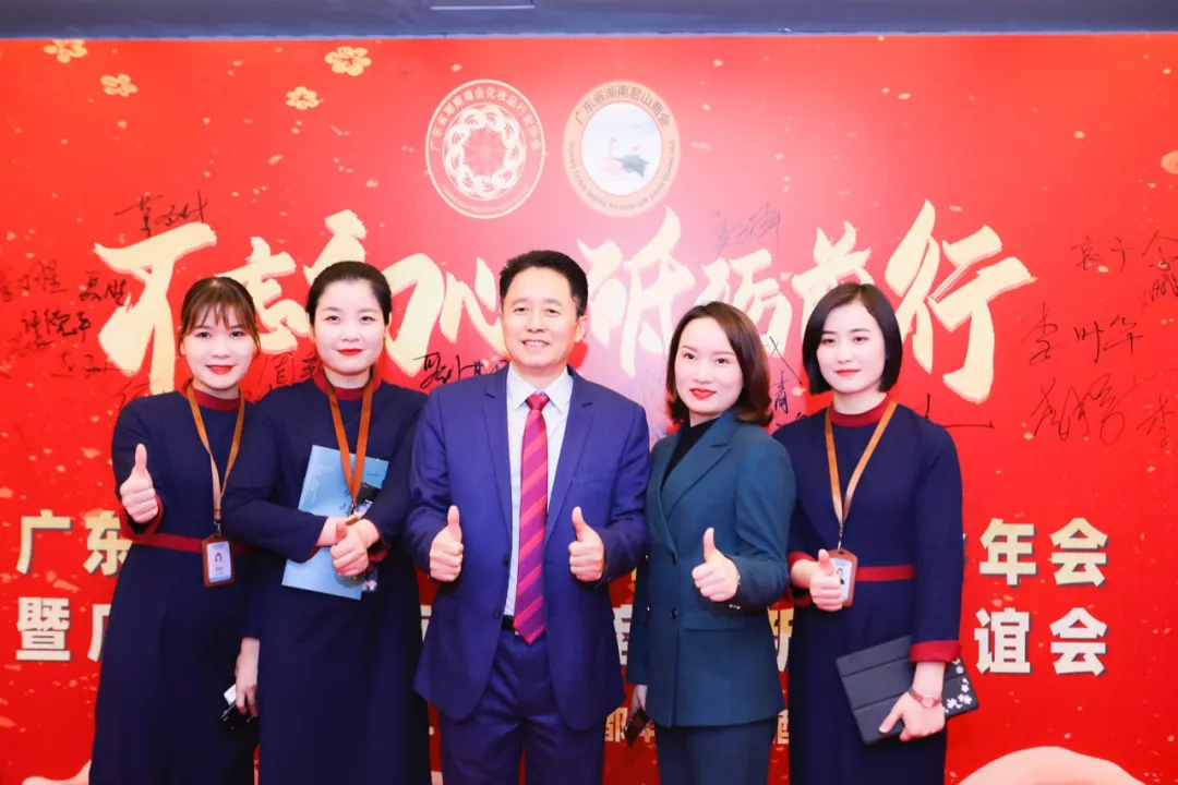 岳阳南湖天著代表团亦亲临盛会,大家齐聚一堂,畅叙乡情友谊,共话美好