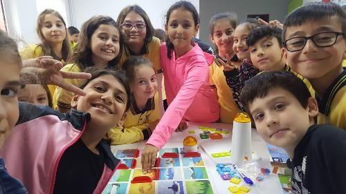 在国外, 英国政府在2015年的教育改革中明确规定,5-14岁儿童开始严鞍