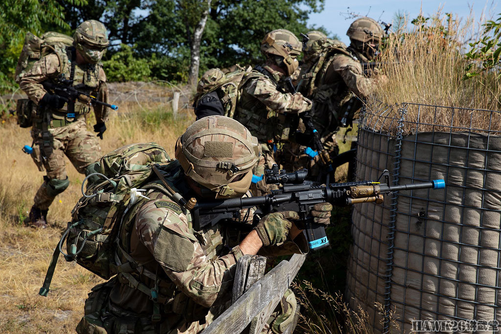英国海军陆战队特种部队演习照曝光全套美军装扮配备防弹面罩