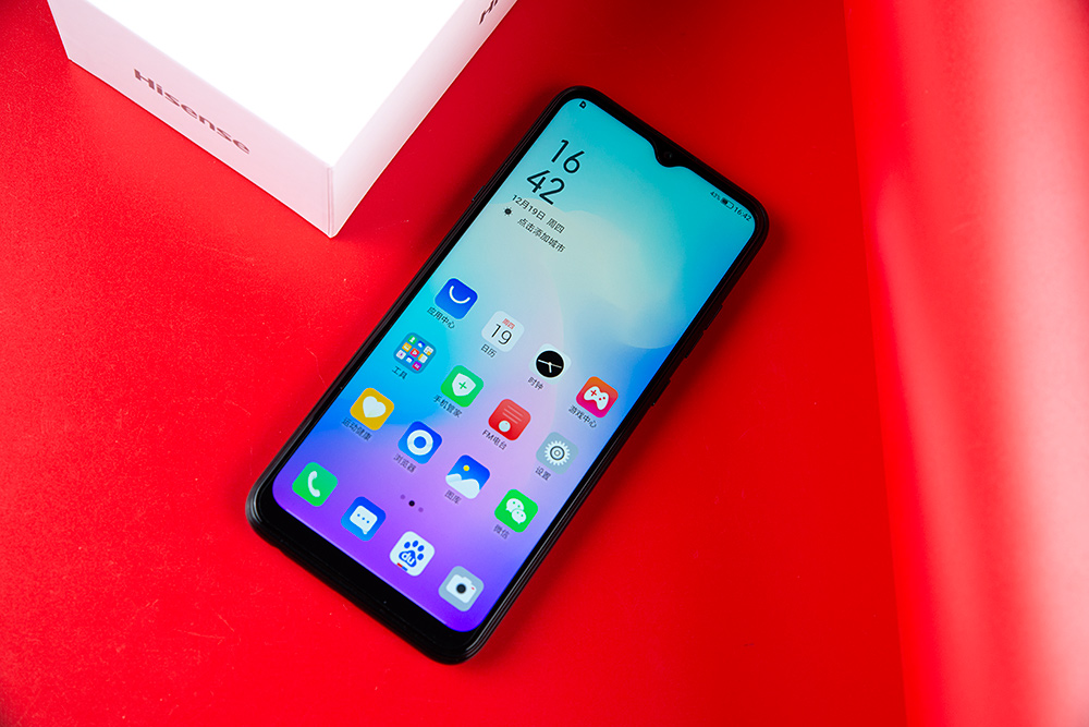 海信手机f40图赏:潮美外观 ai四摄打造千元性价比利器