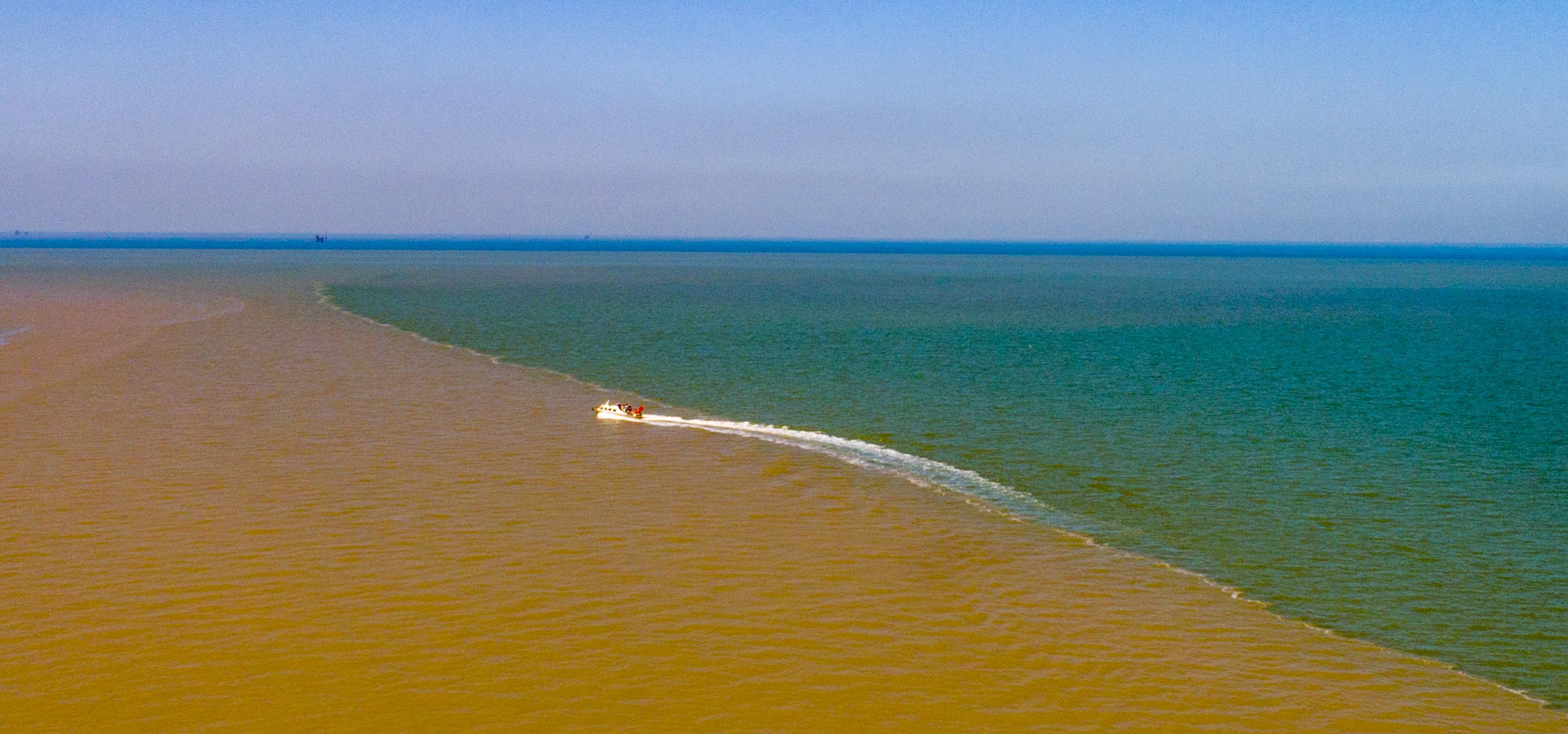 不过,跟泰山日出等自然景观一样,想要真正领略黄河入海的神奇景象也