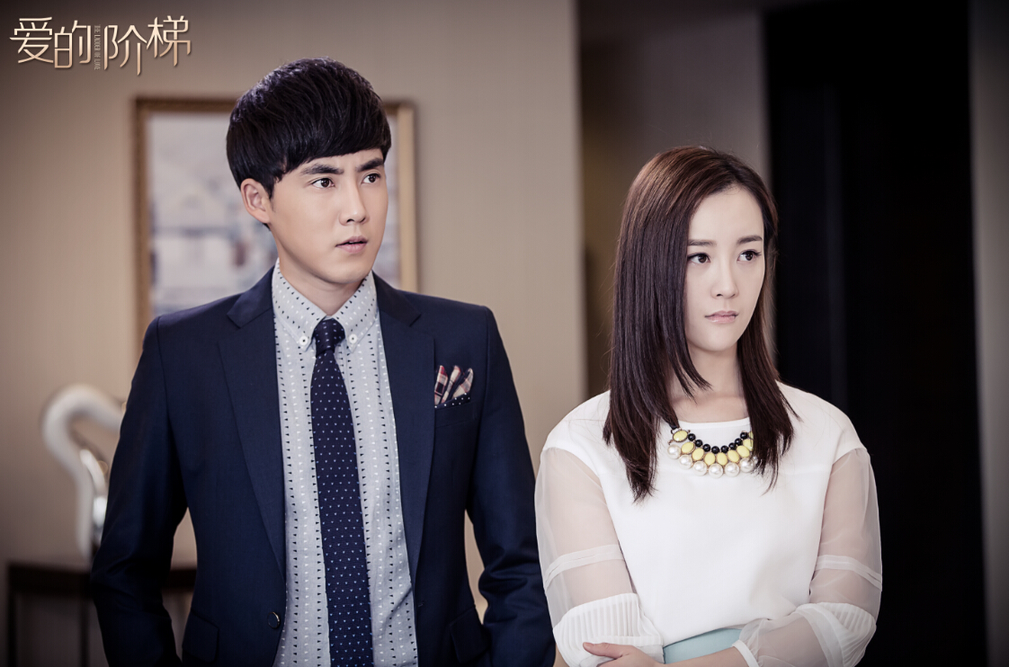 新版《天地有情》再次上线了,这部剧改名叫做《爱的阶梯》,不变的是