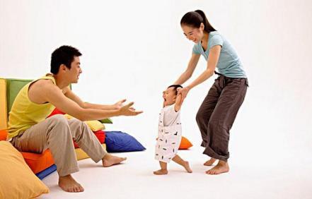 训练宝宝学走路的小技巧