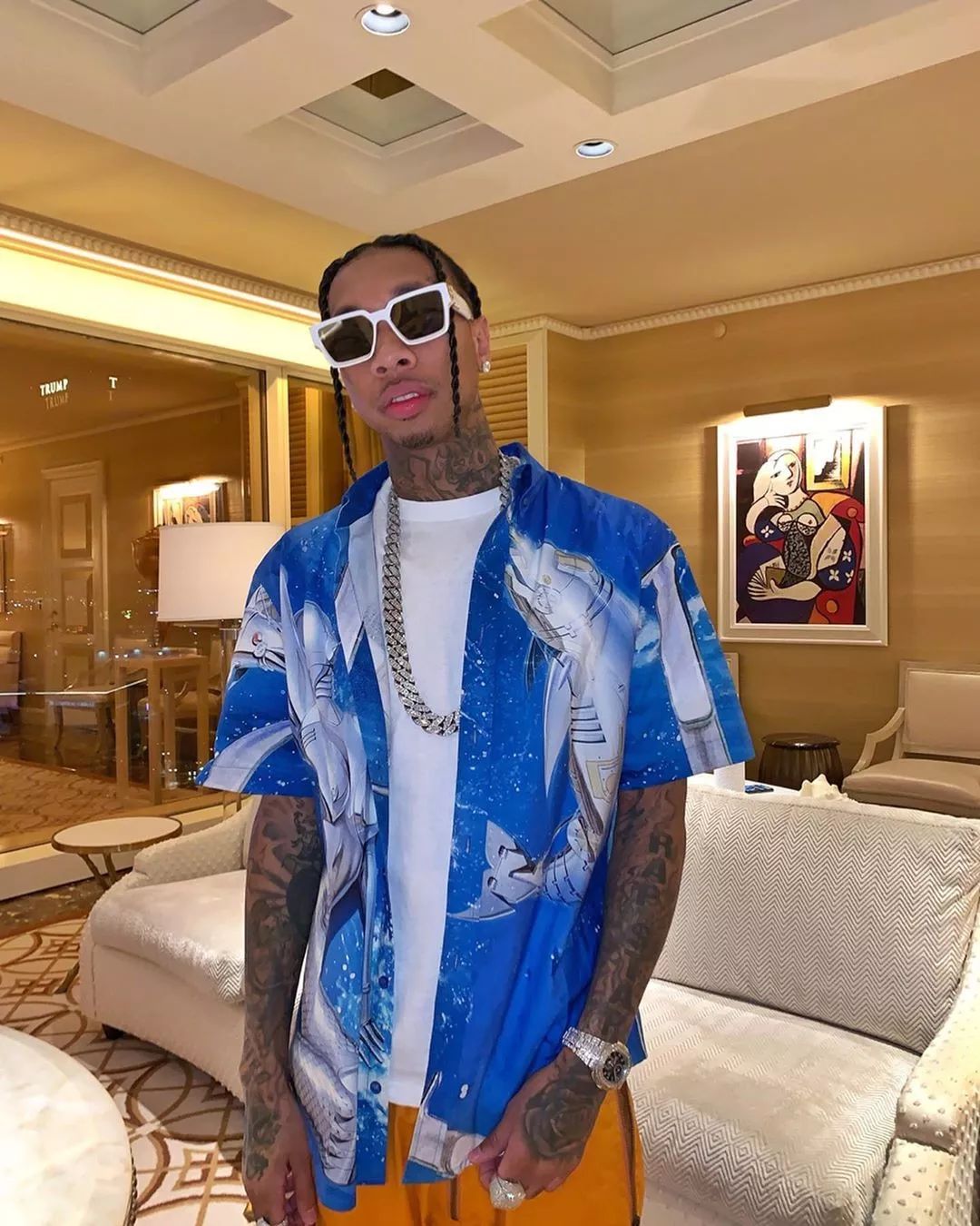 有一說一,tyga 的穿搭還是不錯的,雖然人長得像airpods.