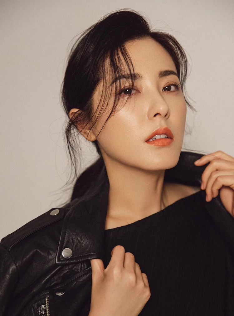 小陶虹和袁泉之后,又一中年女演员翻红!被赞中戏百年一见美女