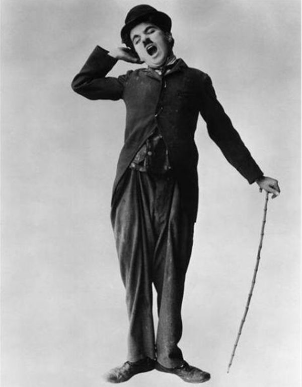 查理·卓别林,他是美国默片的代表人物,他拥有着非常惊人的喜剧天赋