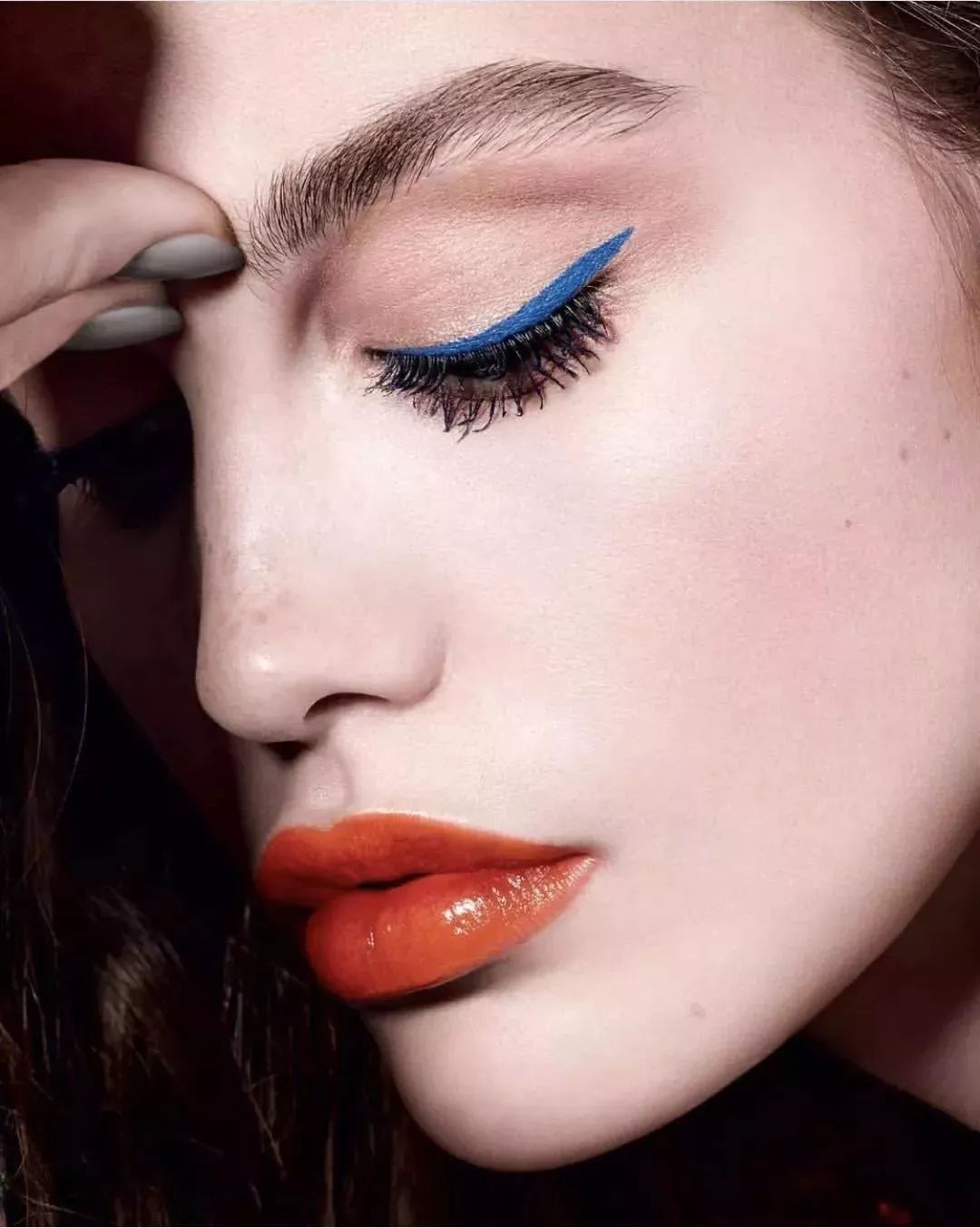 港真的黑shai眼线已经out啦这些彩色眼线你还没看出多高级