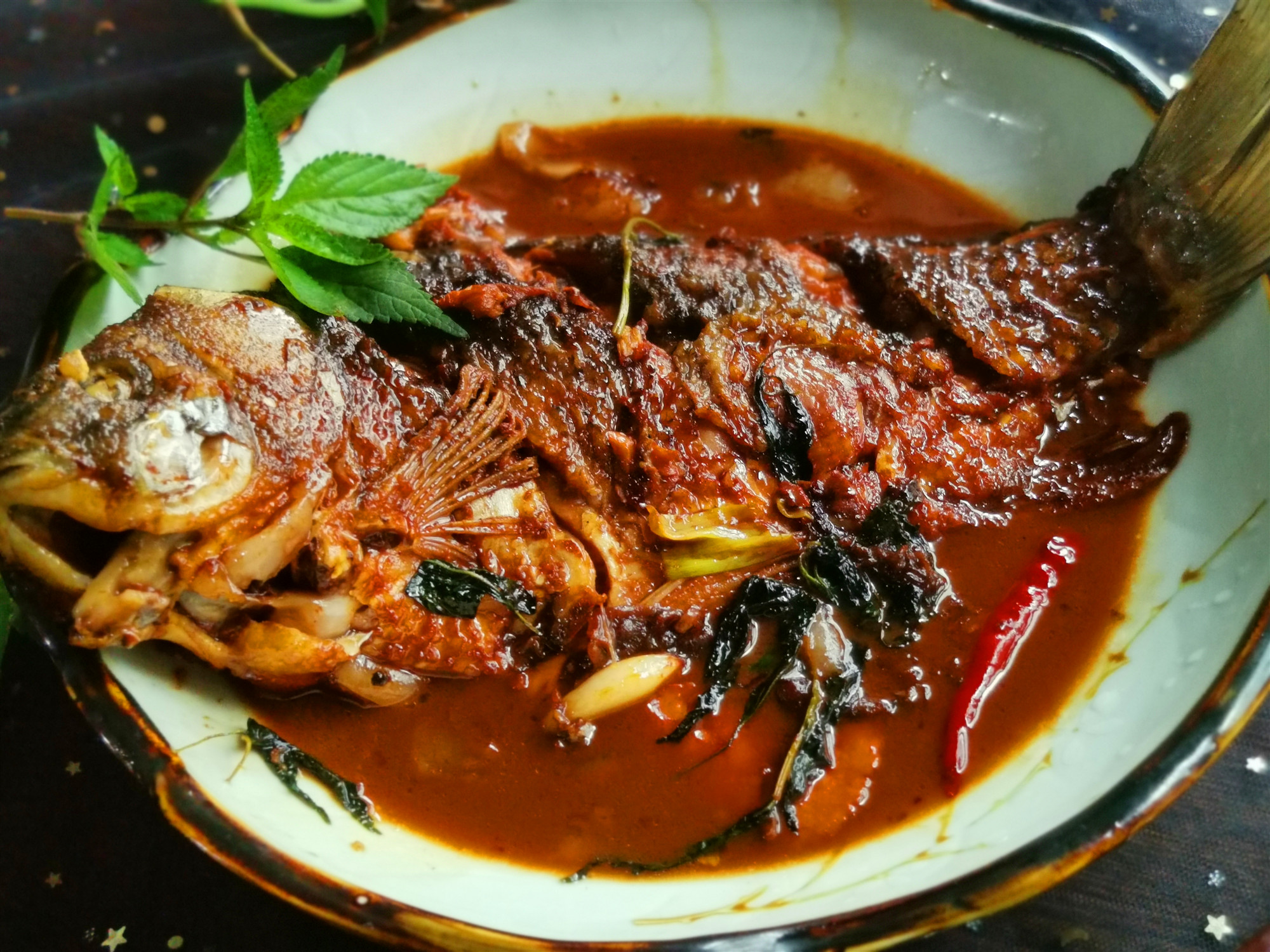 东北有一种野菜,不用花钱买,炖鱼时放些它,味道清香,鱼不腥__凤凰网