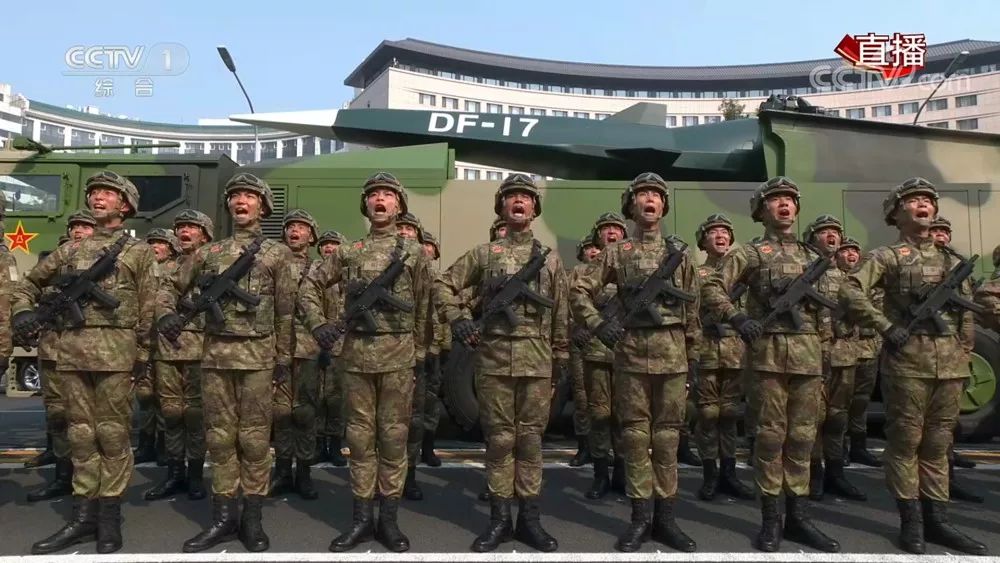 阅兵陆军武器同样出彩 简氏关注受阅步兵新型步枪