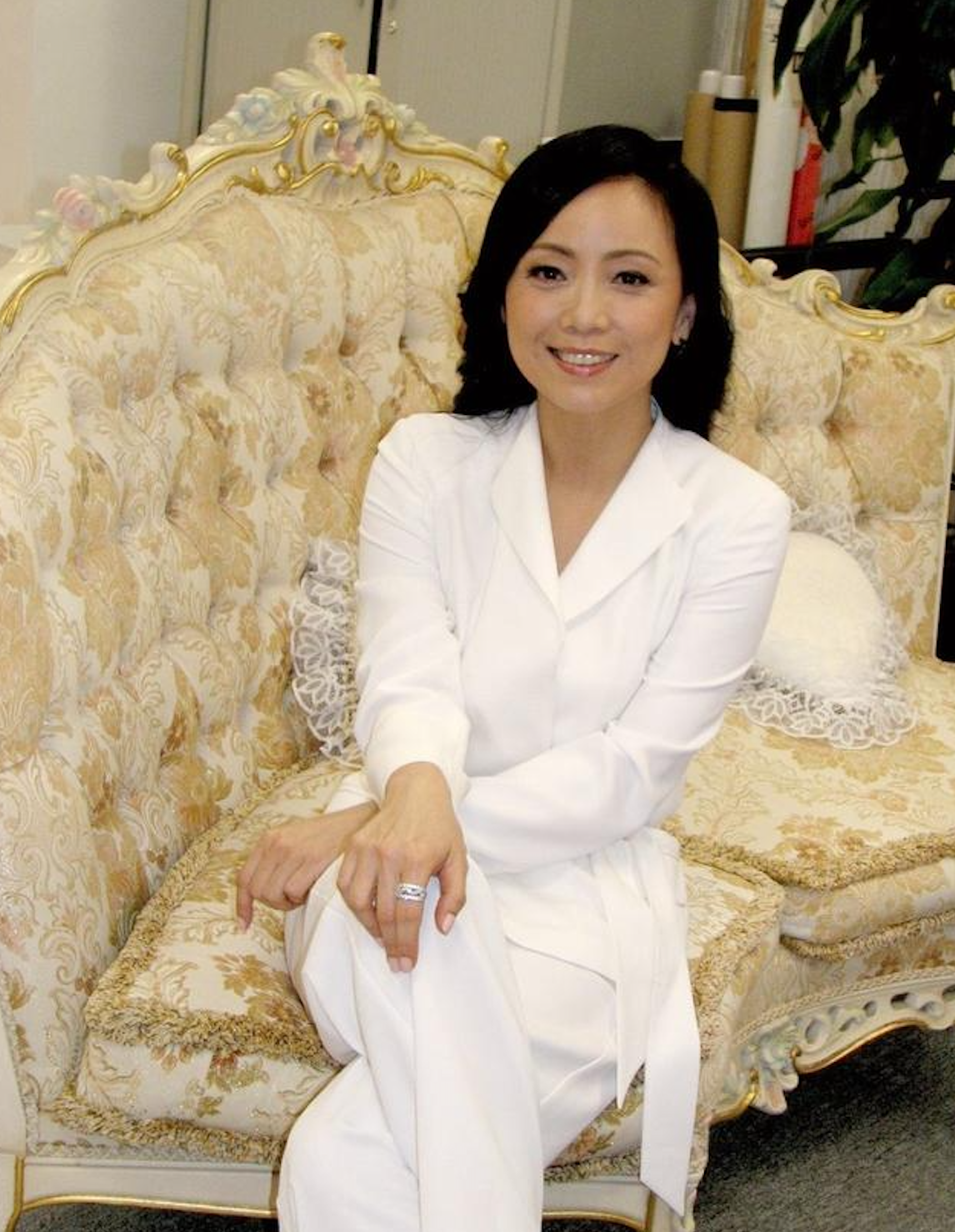 邓萃雯商天娥罕见同台一吻泯十年恩怨两人相互道歉倾诉场面感人