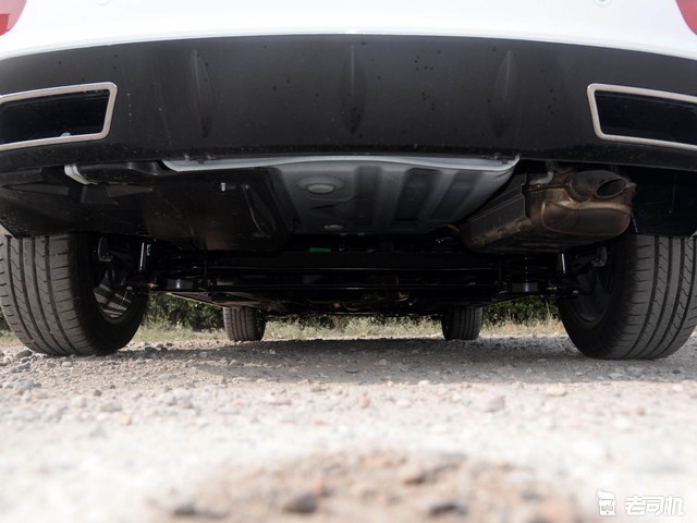 时尚与实用并存小哥带你看力帆汽车轩朗