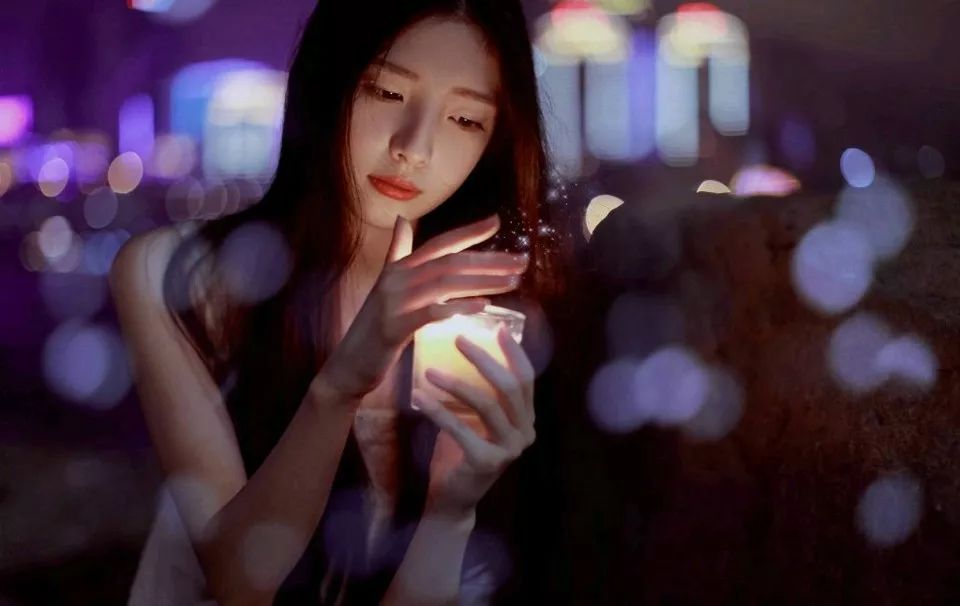 黑夜里的女人唯美图片图片