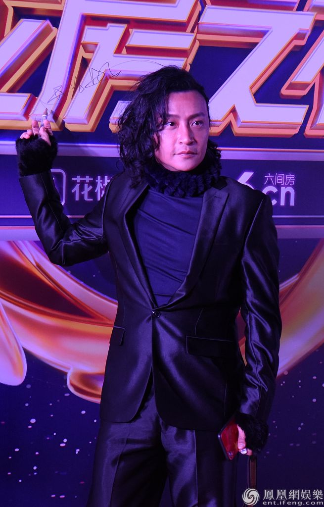 明星 正文8 1/6 2019年12月21日,浙江杭州,陈志朋参加"2020花房之夜"