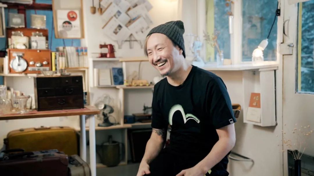 但2000年的飞机醉酒事件,24岁就被誉为张学友的接班人.红得太快