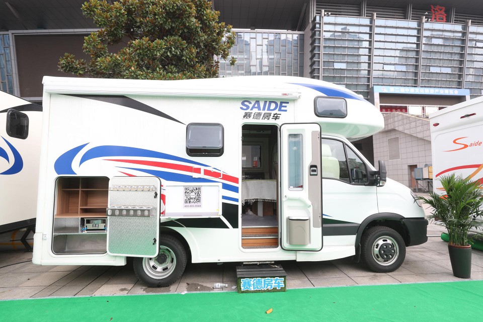 近百家主流房车企业参展,厂家直销,规模空前,2万平米,数百台房车齐聚