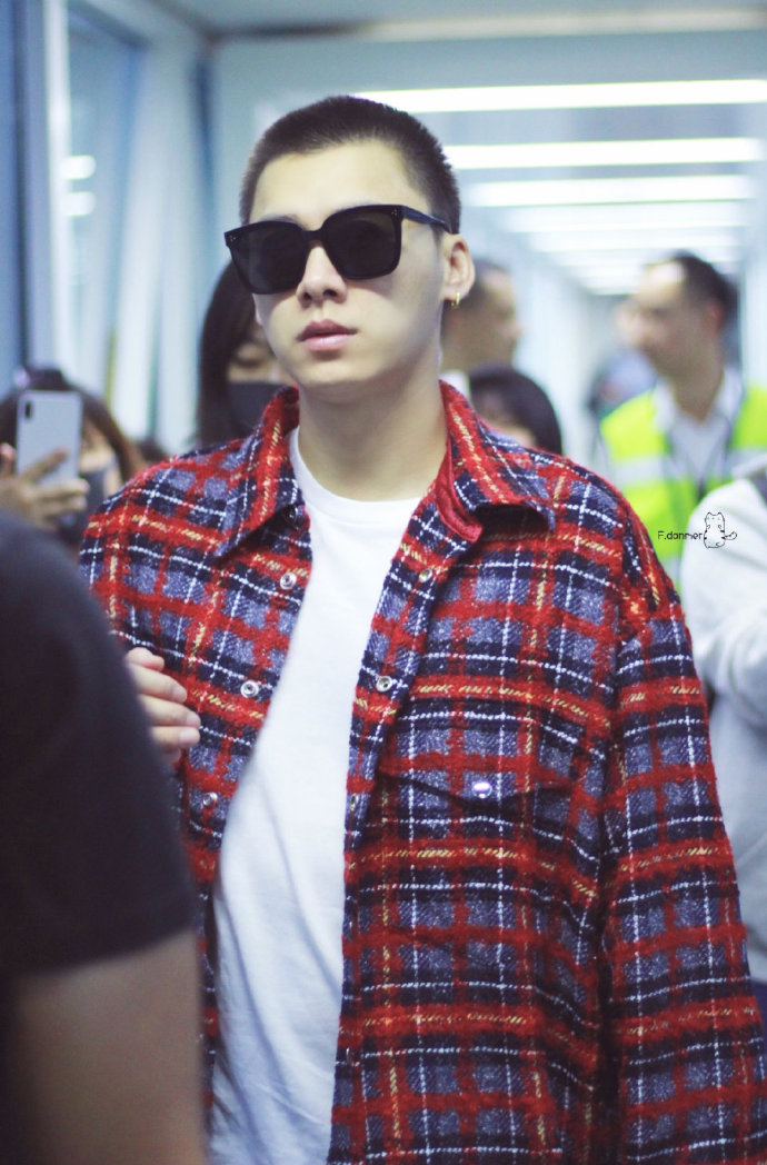 酷酷的冻枣上线李易峰清早厦门飞青岛