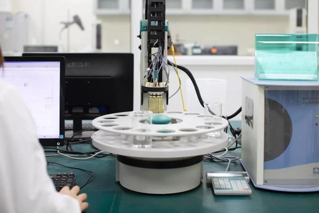 上海中医药大学所研发的"电子舌".