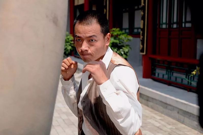 在这个快速更迭的演艺圈,留给王挺这个年龄的演员的机会不多了,尤其像