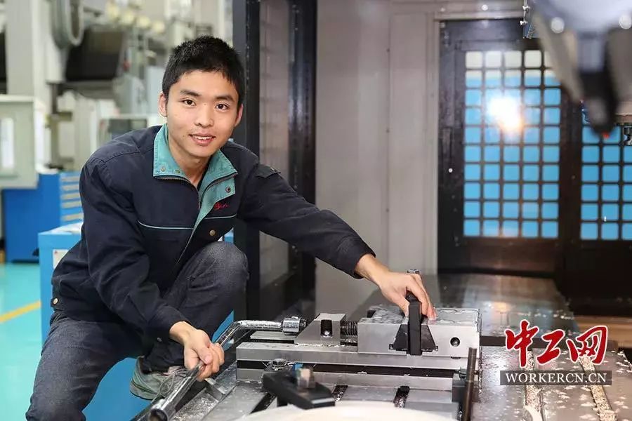 大国工匠 匠心筑梦 | 陈行行：无数次向技艺极限冲击__凤凰网