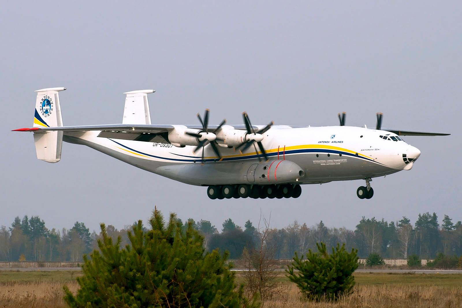地球最大涡桨重型运输机现身乌克兰首都郊外