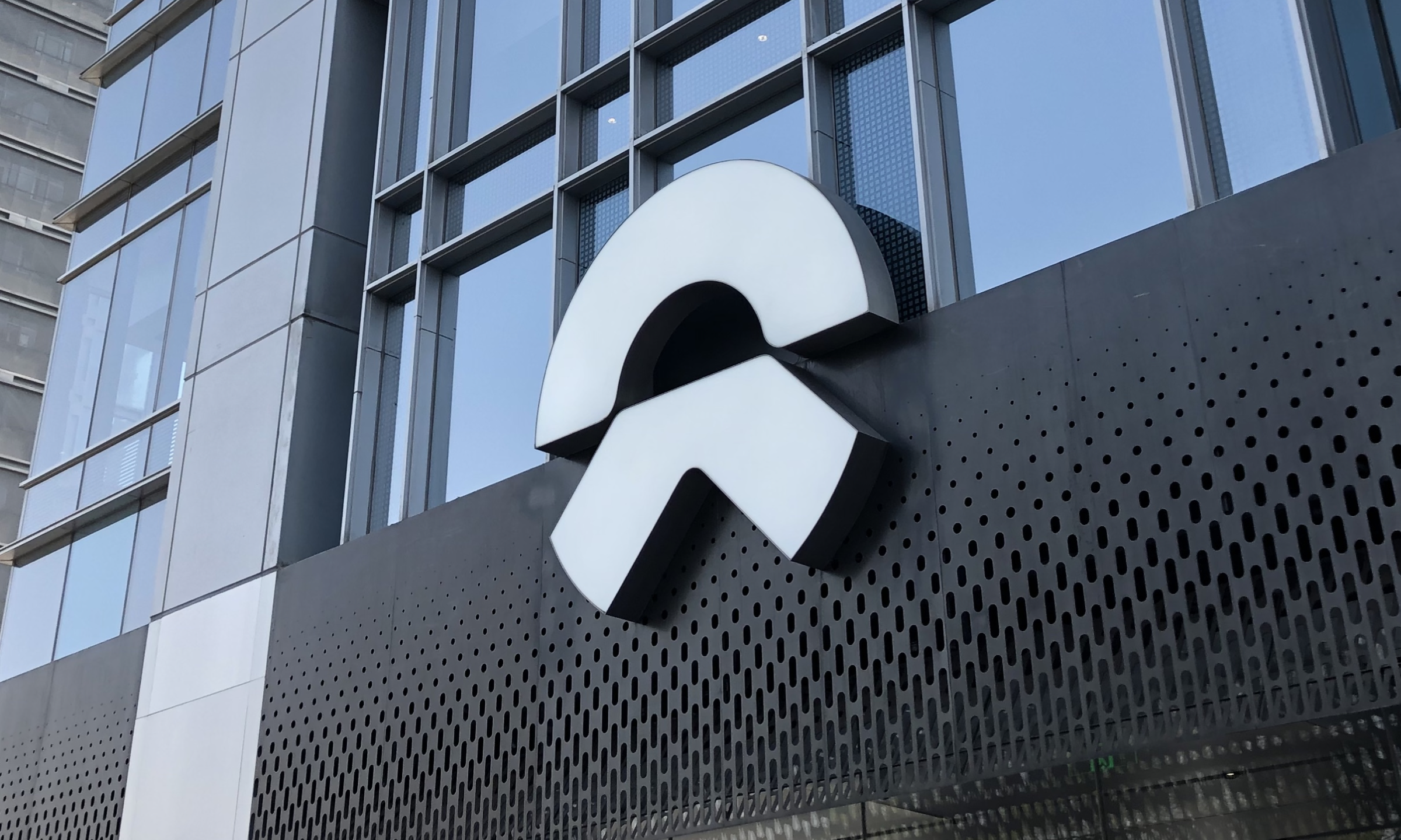 蔚来汽车跌幅超15股价创历史新低