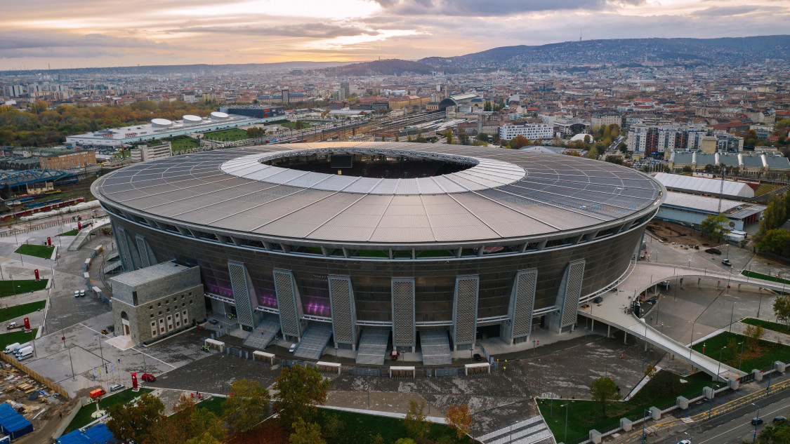 布达佩斯普斯卡什体育场举行落成典礼