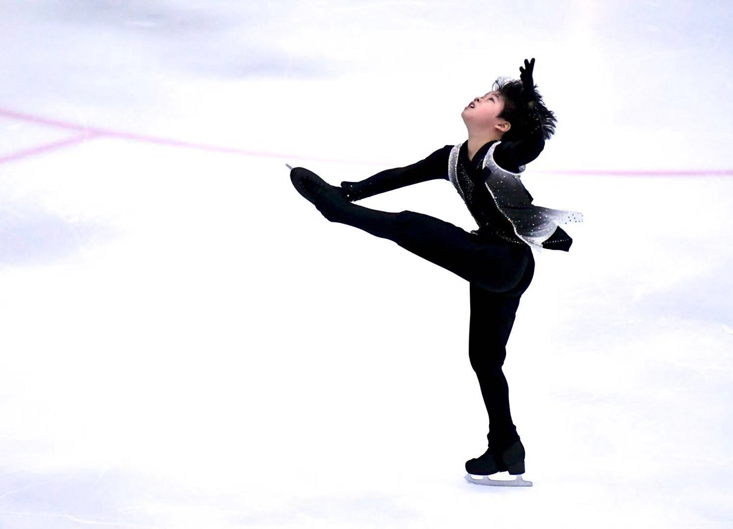 香港滑手闪耀亚洲花滑公开赛两位小将夺少年组银牌