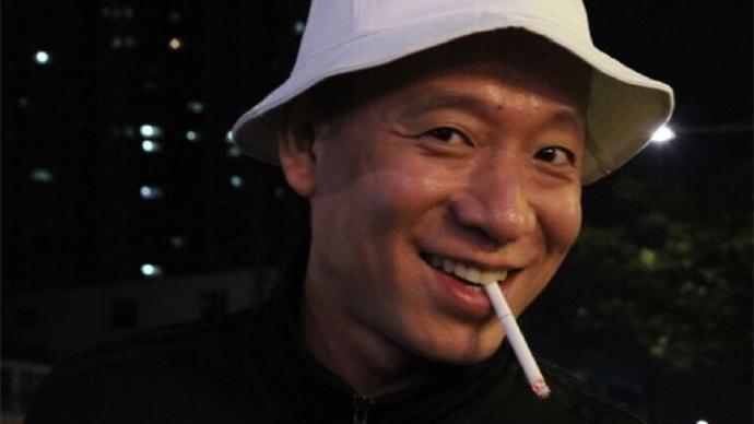 二手玫瑰梁龙开通微博做人民艺术家