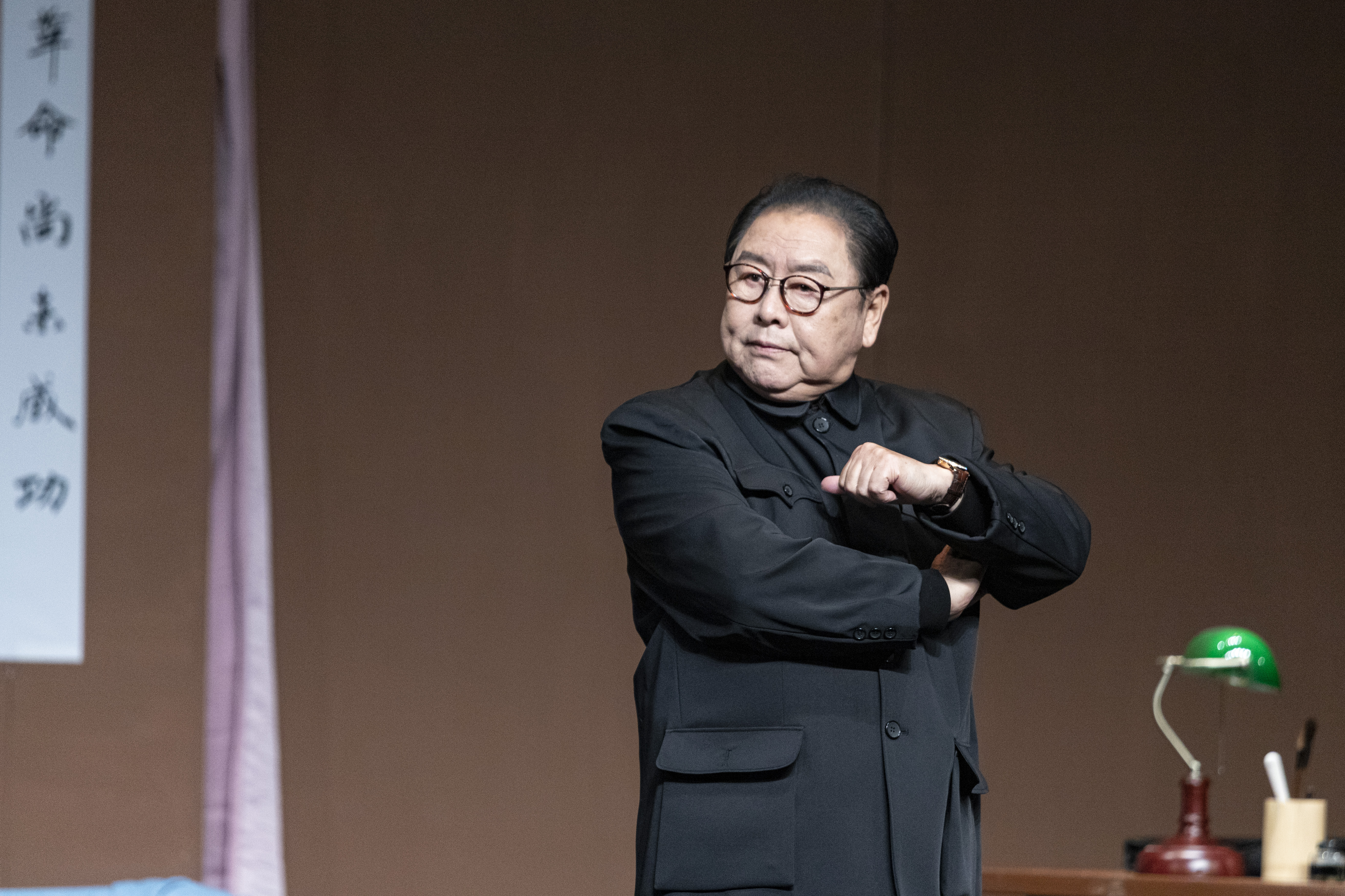 老舍戏剧面子问题首演马德华自言像极了爱情